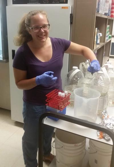 TPS Fellow Rebecca Kimmelfield working in the lab