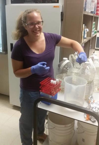 TPS Fellow Rebecca Kimmelfield in the lab TPS Fellow Rebecca Kimmelfield working in the lab